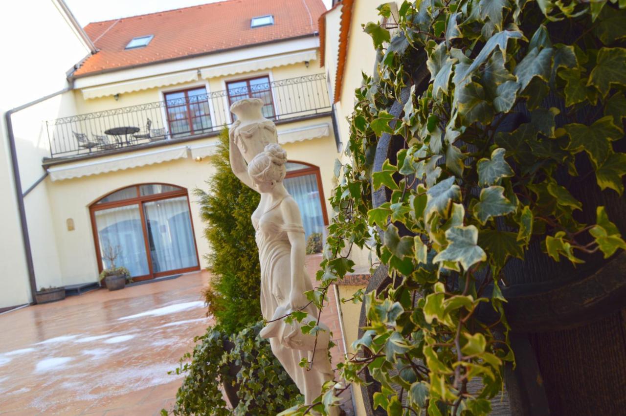 Hotel Sebastian U Hoffera Modra Exteriér fotografie